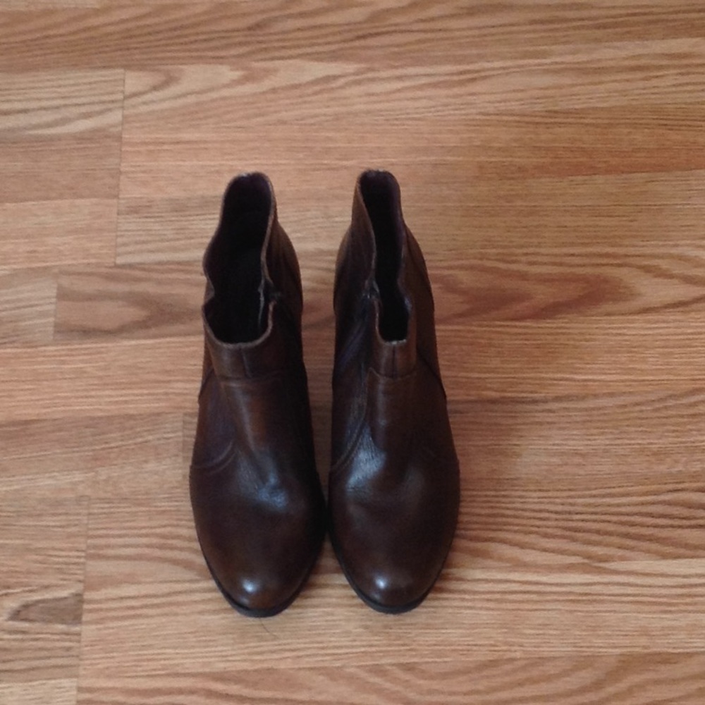 Born brown booties. Sz 8